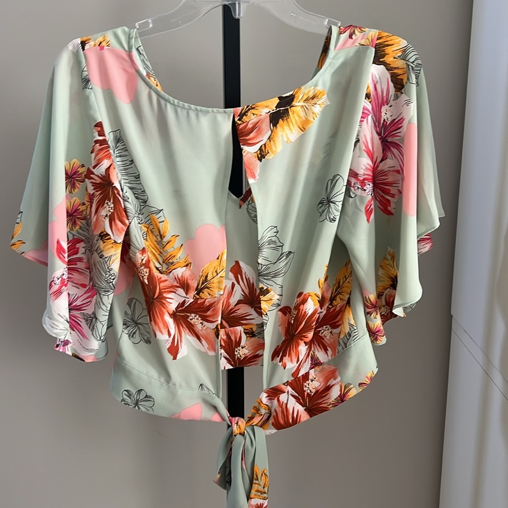 Express Floral Tie-Front Top - Picture 2 of 3